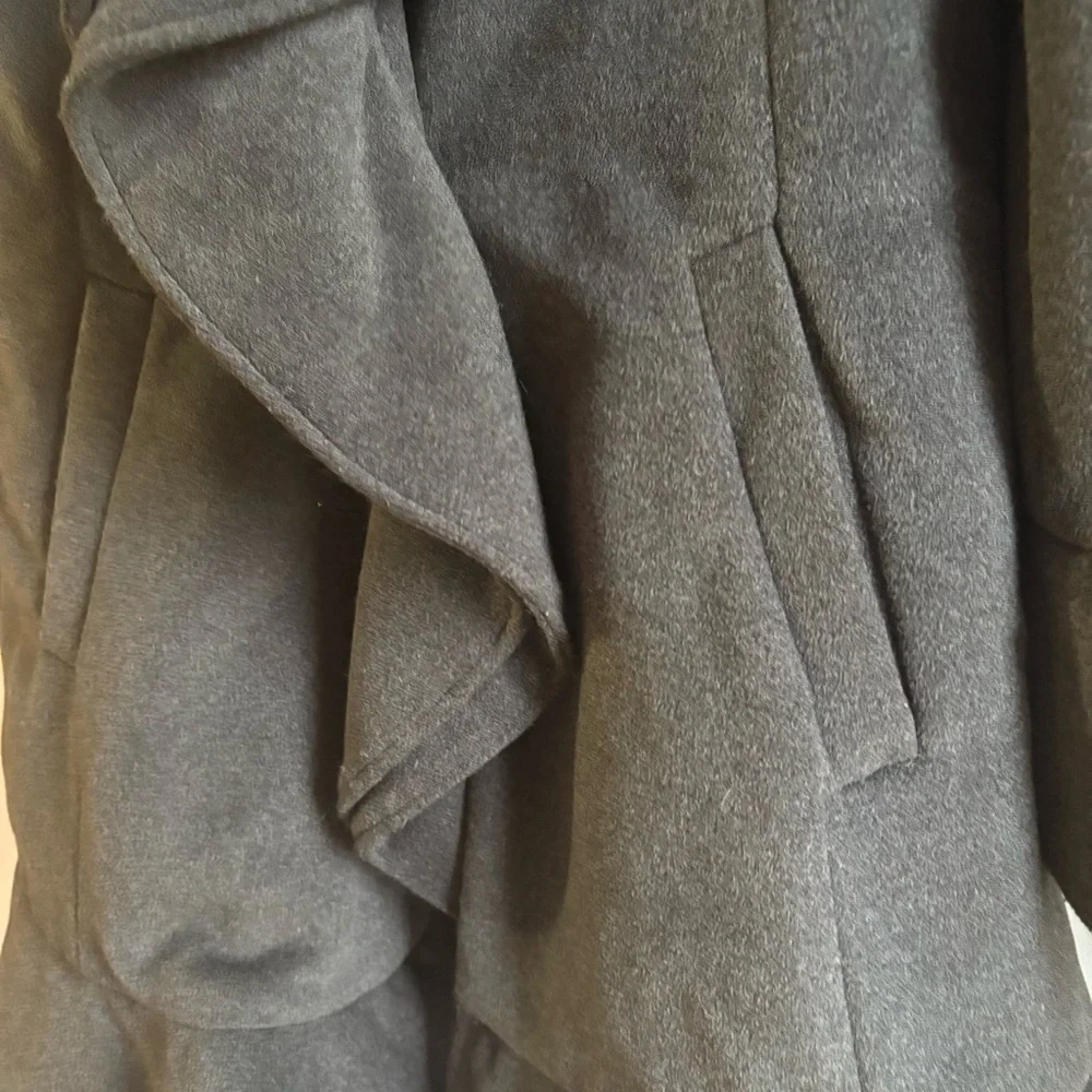 Ryu Anthropologie gray ruffled felt pea coat Women’s Medium READ DESCRIPTION!‎